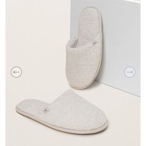 Barefoot Dreams CozyChic Unisex Slipper in Heathered Stone / White
